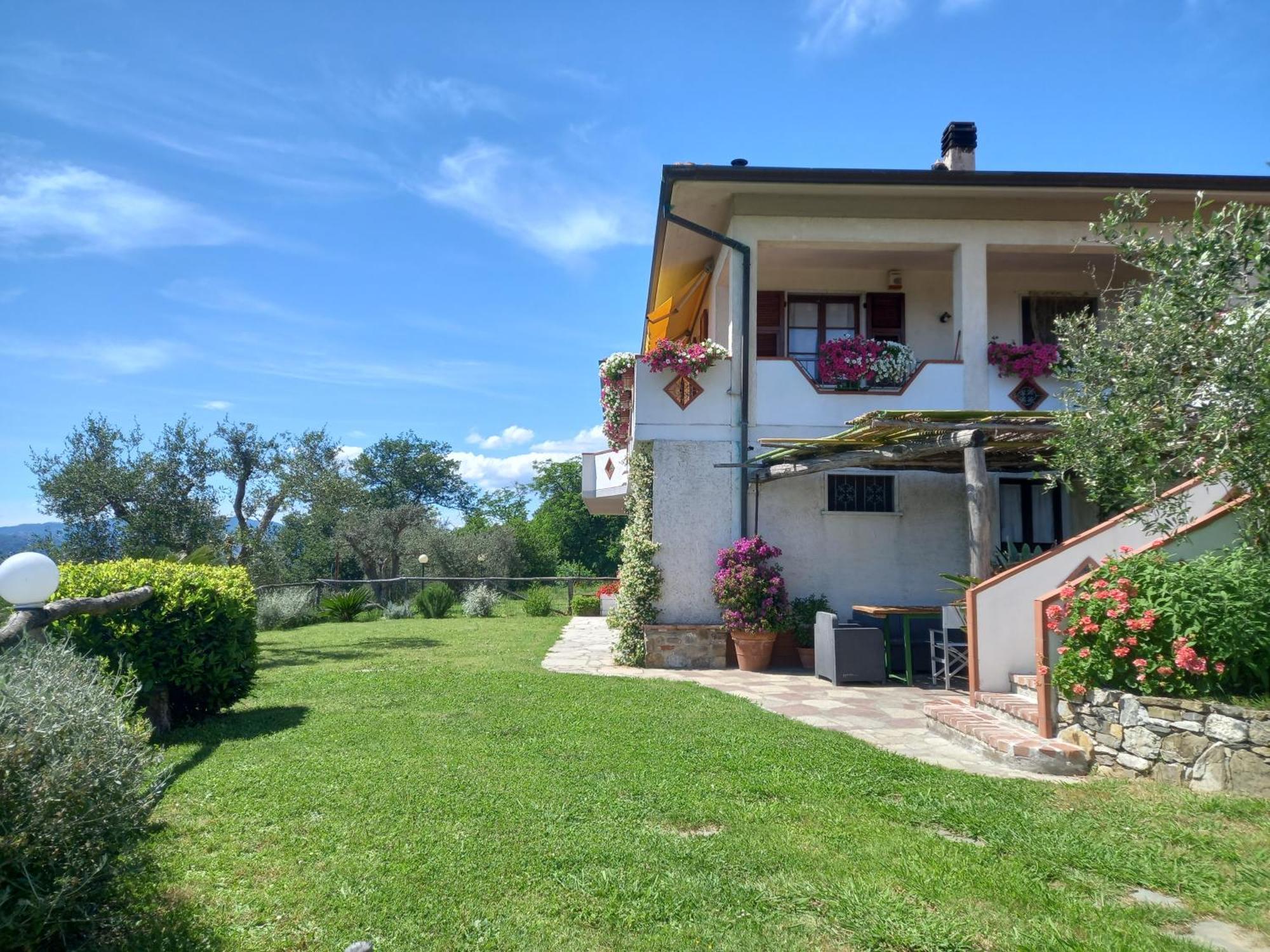 Il Colle Della Brina Hotel Sarzana Exterior photo
